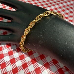 Avon “Textured Rope” ”Goldtone Chain Bracelet with Interwoven Links NIB 1990